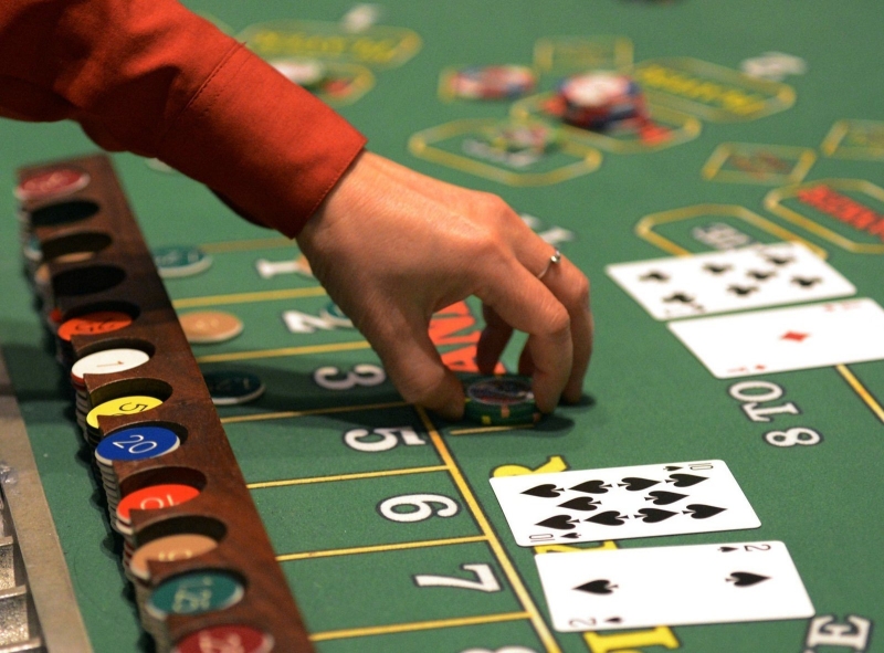 Baccarat casino là game sử dụng bộ bài tây 52 lá quen thuộc